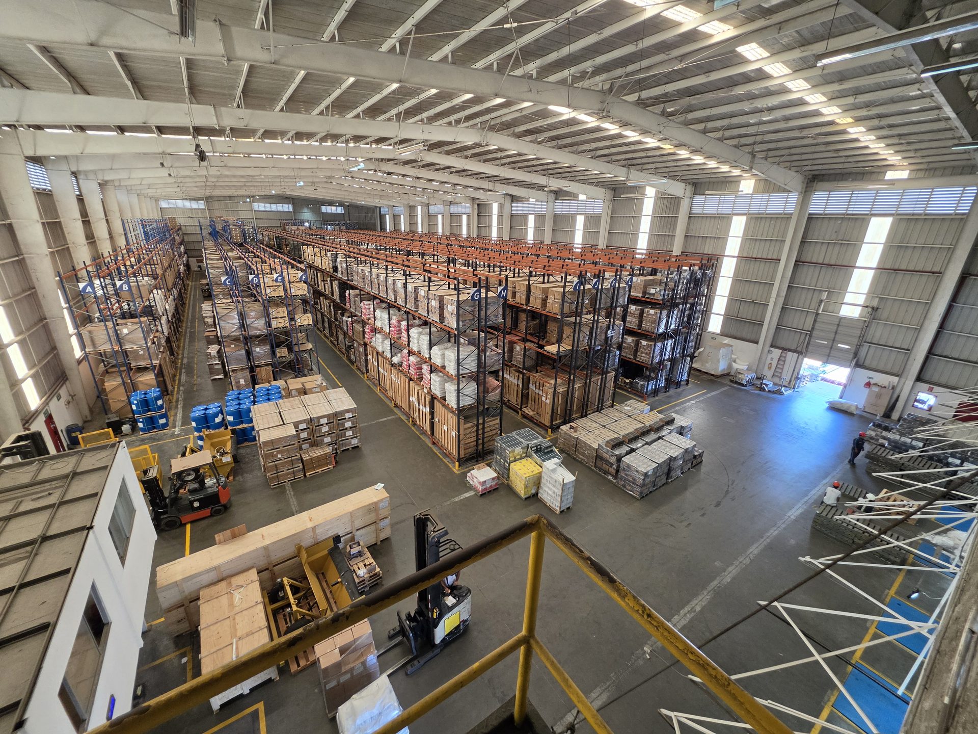 Pasillo central de racking