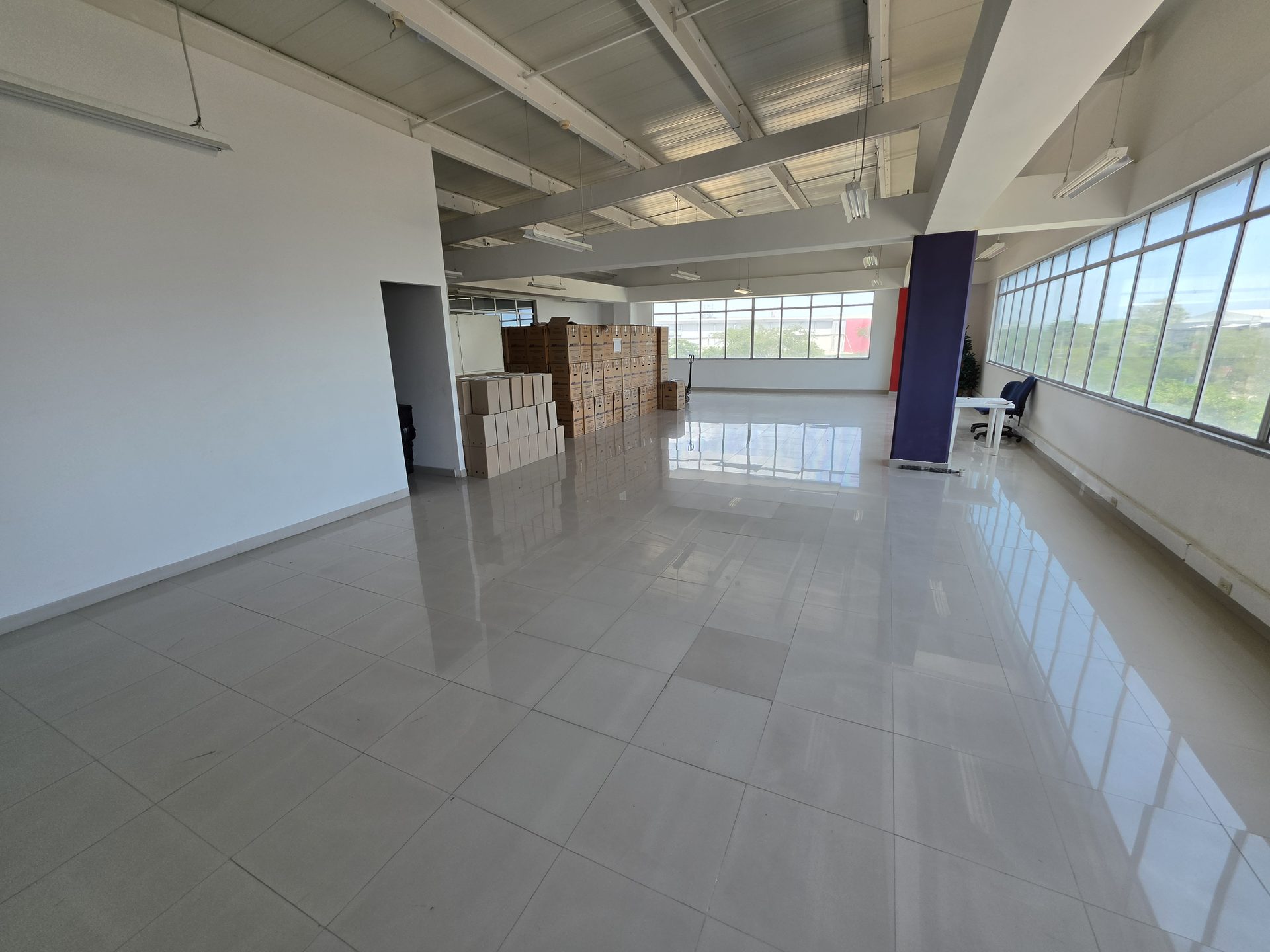 Piso administrativo disponible