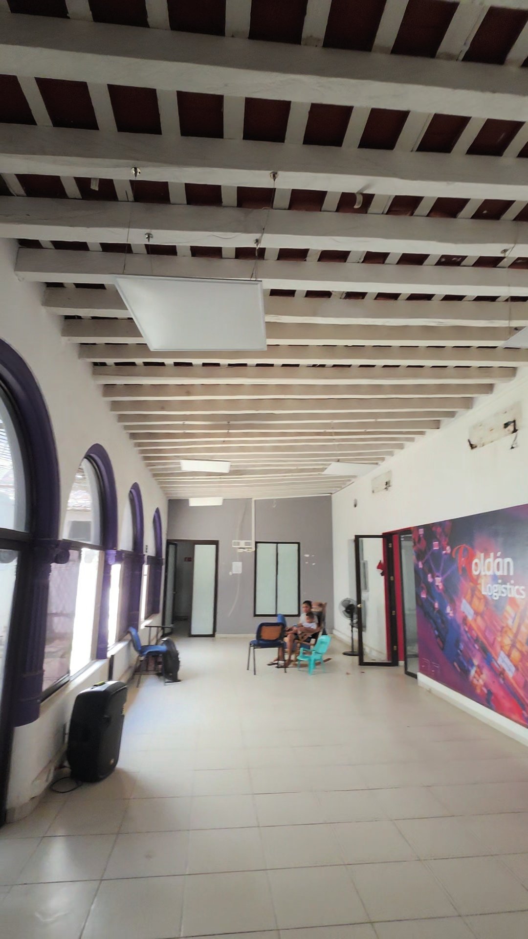 Pasillo de oficinas